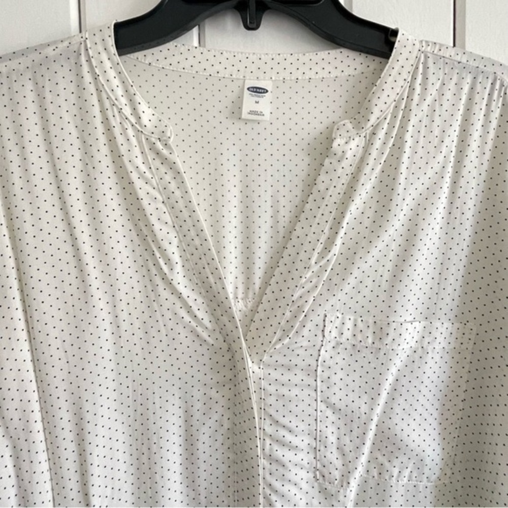 $10 SALE Button-Up Long Sleeve Polka Dot Top V-Neck Off White Black Shirt - Picture 2 of 9